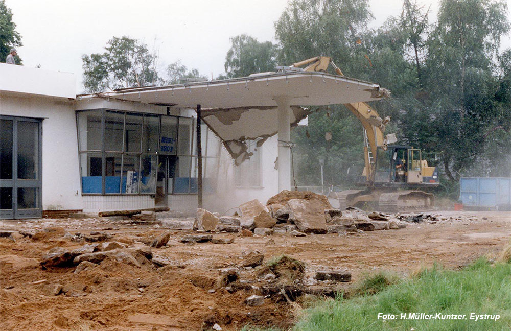 Abriss der ehemaligen  ARAL-Tankstelle 1997